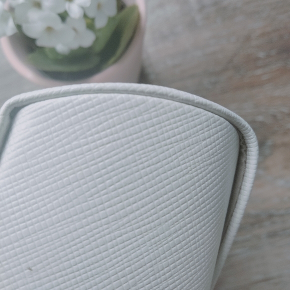 Michael Kors White Eyeglass Case - Picture 5 of 5